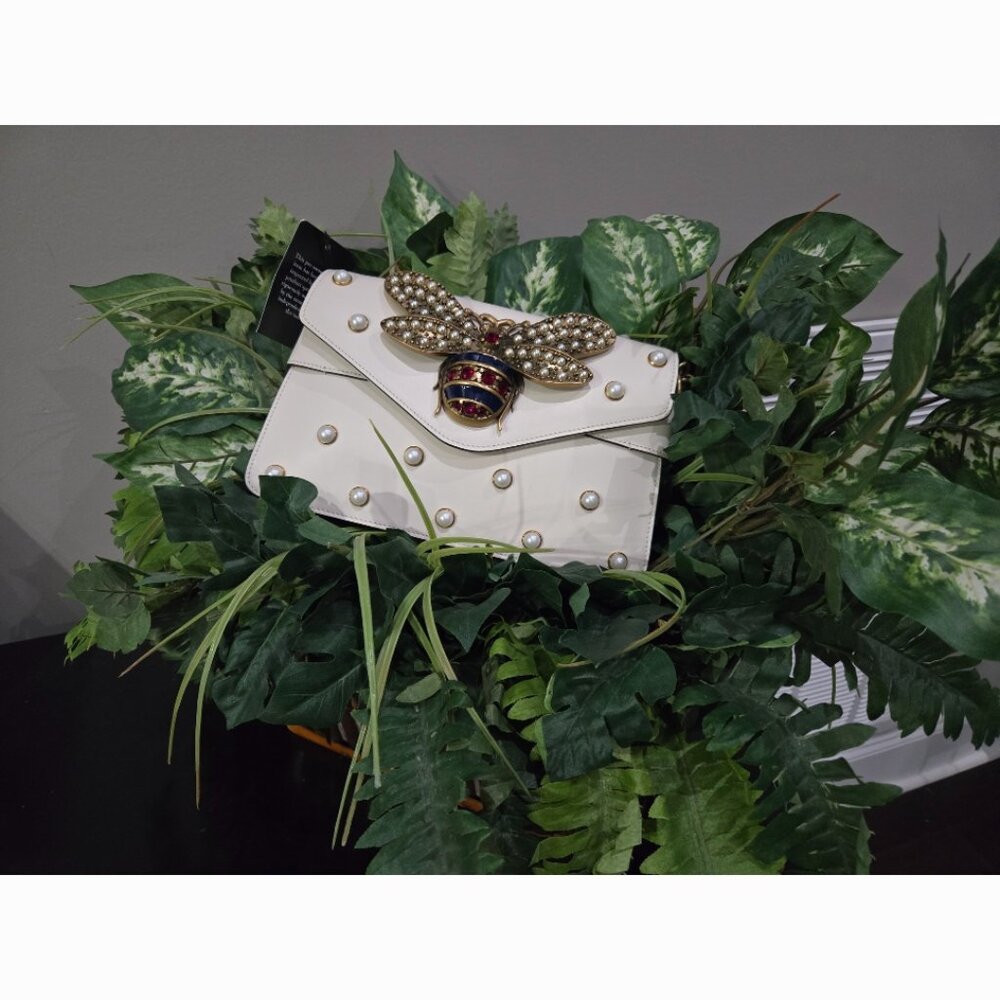 Pristine Authentic Gucci Faux Pearl Mini Queen Bee Brodway Shoulder Bag